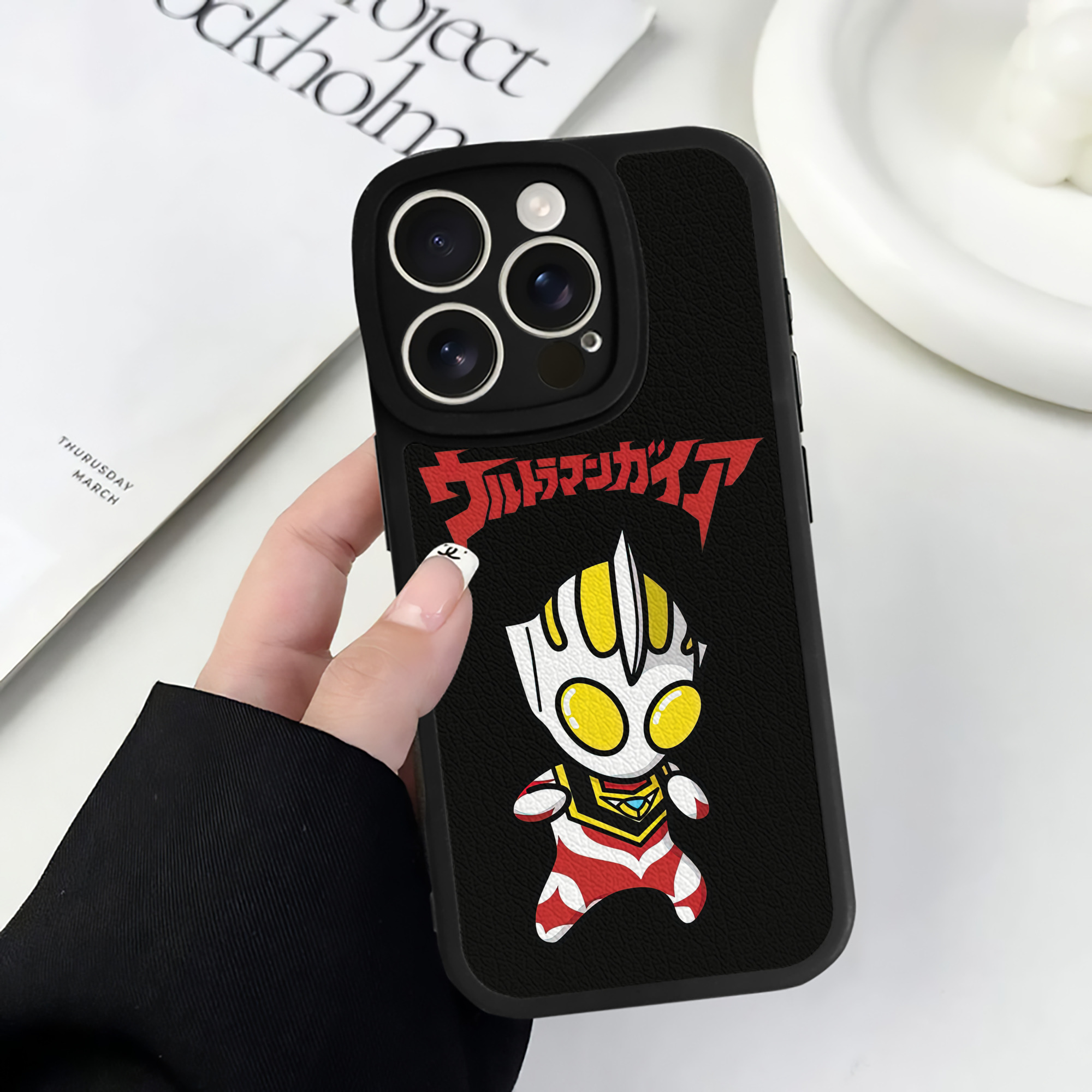 （画像用） ウルトラマン Ultraman 【iPhone 16シリーズ対応】シリコンスマホケース（レザー調） 材質：シリコン